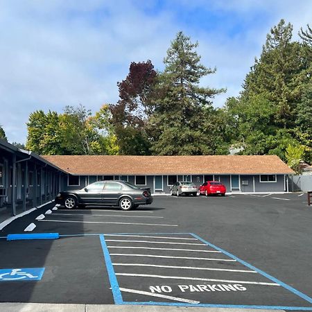 Pine Cone Motel Willits Εξωτερικό φωτογραφία